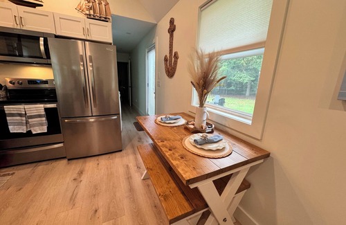 Arundel House | Charming 1-bedroom home in Arundel, conveniently located!