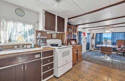 Bombay Beach House | Charming 1-bedroom house with AC, WiFi in arts destination Bombay Beach