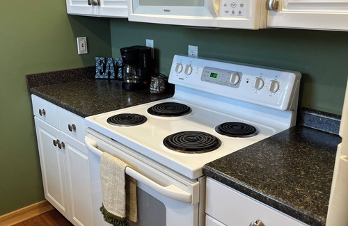Paris House | Charming 1-bedroom house in Paris, TN.