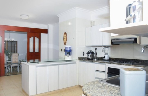 Ciudad Jardin House | Charming 1-bedroom house with AC, TV, bathroom, WiFi, pool, parking, camara