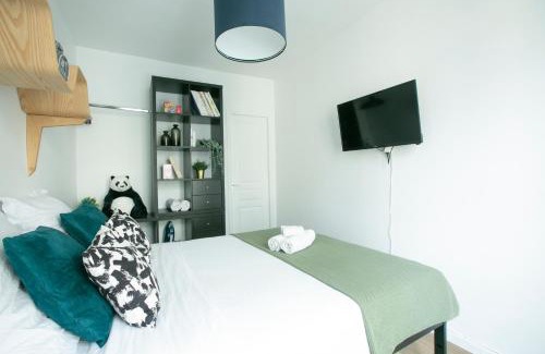 Marais Apartment | Charming 1 Bedroom Marais Hideaway - FB17A