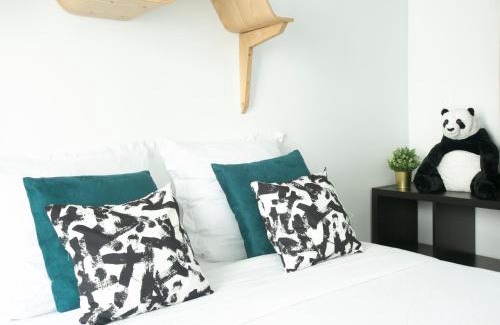 Marais Apartment | Charming 1 Bedroom Marais Hideaway - FB17A