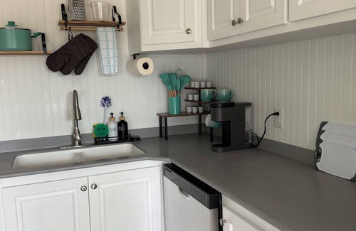 Salem House | Charming 1-bedroom tiny house minutes from the Gulf!