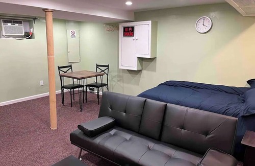 Floral Park Apartment | Charming 1-bedroom basement apartment in Floral Park with WiFi and AC