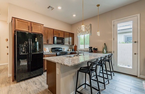 Queen Creek House | Charming 1-Bedroom Casita with Full Kitchen, Private Garage & Cozy Outdoor Area