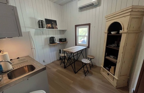 Weaverville Cottage | Charming 1-bedroom Cottage in lovely Weaverville