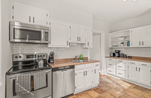 Bala-Cynwyd Apartment | Charming 1 BR Spacious Retreat [Sage Suites]
