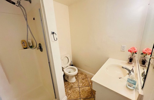 Lamanda Park House | Charming 1-master room house in welcoming San Gabriel with AC, WiFi