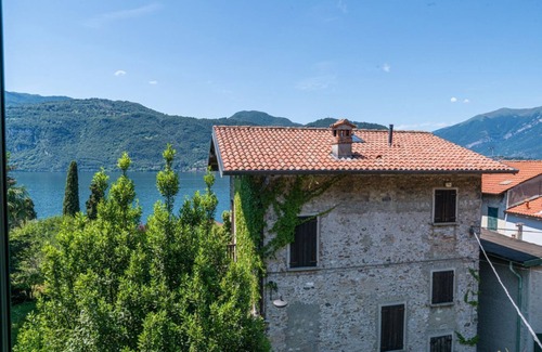 Lierna Villa | Charming 100 sqm detached villa, spread over three levels (accessible by stairs) and accommodating up to 5 people.The property is located in Lierna, on the eastern shore of Lake Como, in a well-served area and a short walk from the splendid Riva Bianca b
