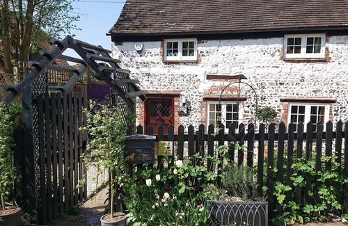 Medmenham Cottage | Charming 17th Century 2-Bed Cottage in Medmenham