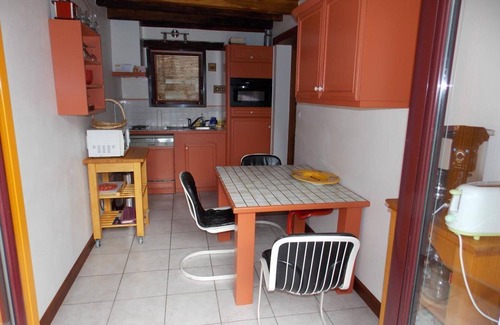 Neuvy Apartment | Charming 17th Century Farm Cottage with Modern Comforts, Private Terrace, Garden, and Pet Friendly