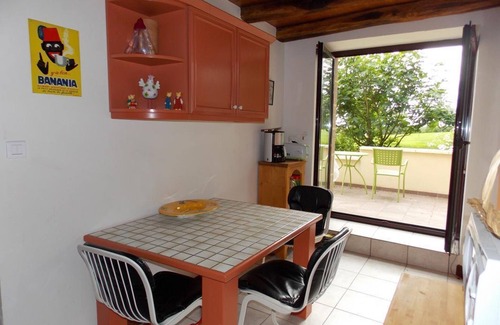 Neuvy Apartment | Charming 17th Century Farm Cottage with Modern Comforts, Private Terrace, Garden, and Pet Friendly