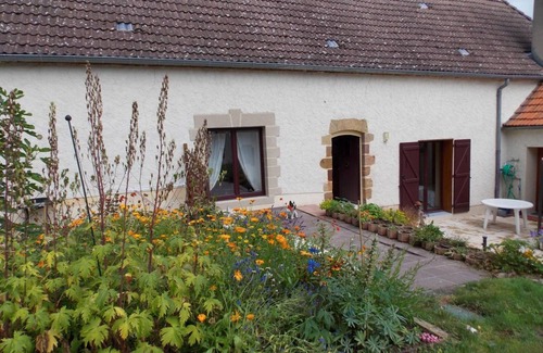 Neuvy Apartment | Charming 17th Century Farm Cottage with Modern Comforts, Private Terrace, Garden, and Pet Friendly