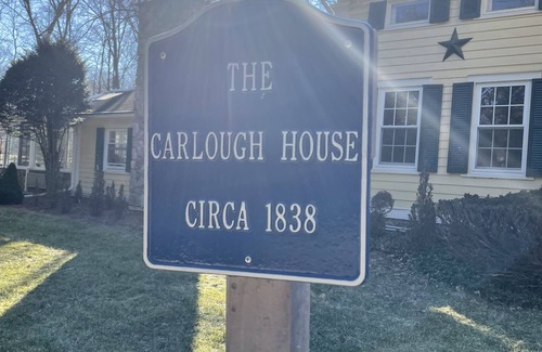 Upper Saddle River House | Charming 1840s 4-bedroom house with AC and WiFi in marvelous Upper Saddle River