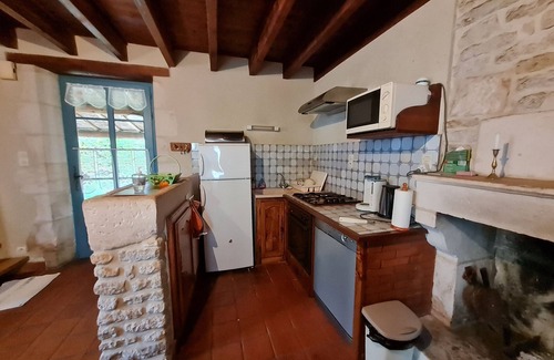 Benet Cottage | Charming 1900s House in Marais Poitevin with Garden, Terrace, and Fishing Access