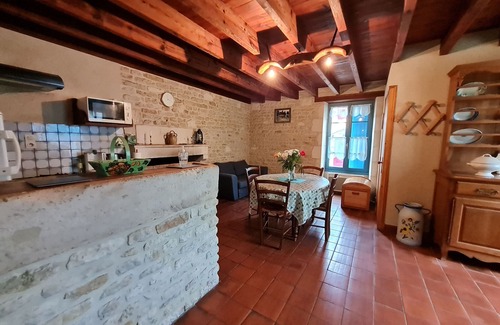 Benet Cottage | Charming 1900s House in Marais Poitevin with Garden, Terrace, and Fishing Access