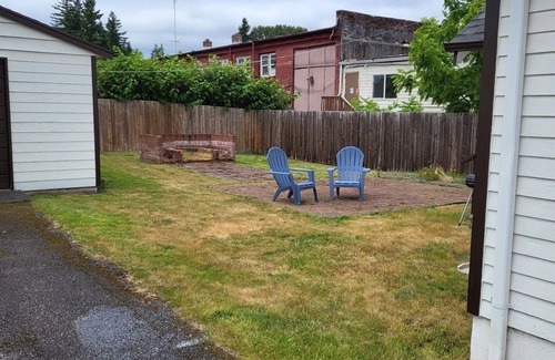 South Tacoma House | Charming 1920s 2-bedroom house in Central Tacoma