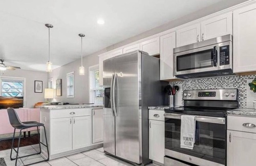 Villa Heights House | Charming 1920s Renovated Bungalow in Optimist Park