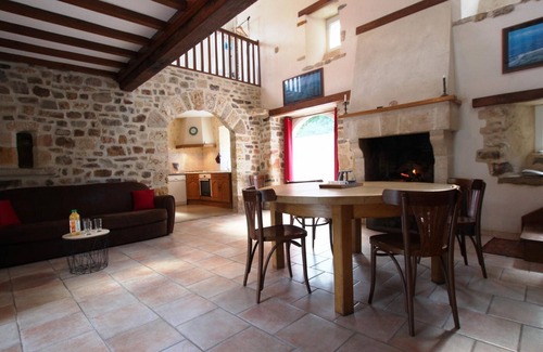 Montsenelle Cottage | Charming 19th-Century Restored Watermill, Secluded Retreat with Fireplace, Terrace & Modern Amenities