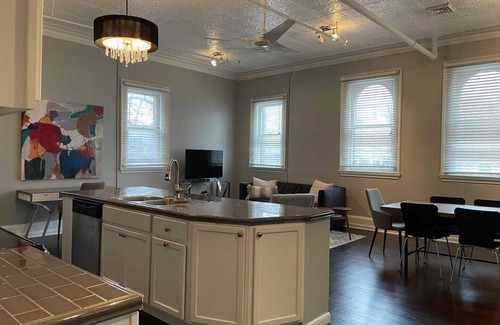 Albany Apartment | Charming 1BR Albany retreat w/parking & full kitchen, near MVP Arena, Washington Park & dining