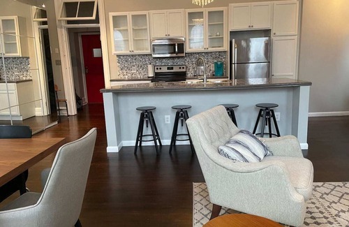 Albany Apartment | Charming 1BR Albany retreat w/parking & full kitchen, near MVP Arena, Washington Park & dining
