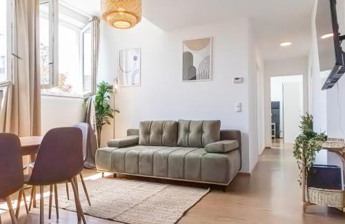 Vienna Apartment | Charming 1BR and 1LR Apt Modern Design Donaustadt