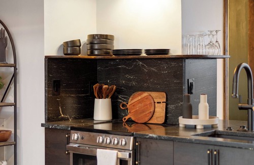 Platt Park Cottage | Charming 1BR carriage house walking to S Pearl St, Denver - WiFi, AC, Kitchen