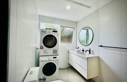 Wantirna South House | Charming 1BR Granny Flat Conveniently Located near Knox Shopping Center