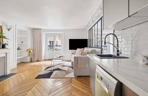 Quartier de la Place-Vendome Apartment | Charming 1BR near Louvre & Tuileries