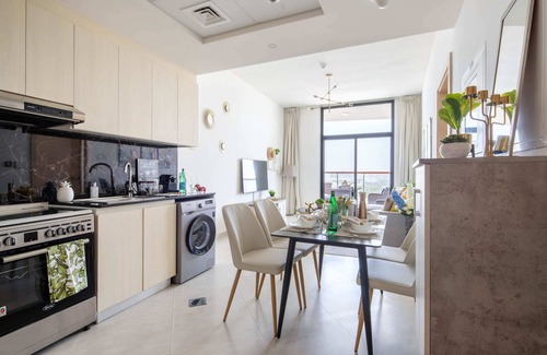 Jadaf Apartment | Charming 1BR w Skyline Views in Al Jaddaf