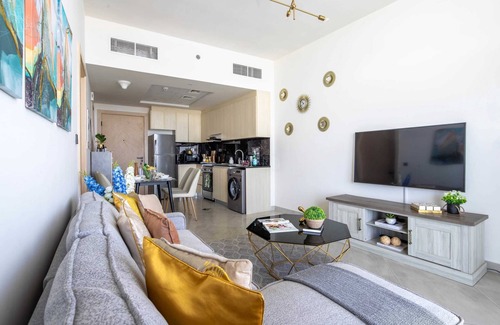 Jadaf Apartment | Charming 1BR w Skyline Views in Al Jaddaf