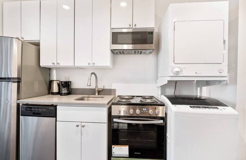 Bowery Apartment | Charming 1BR, w/W/D in unit, by Subway