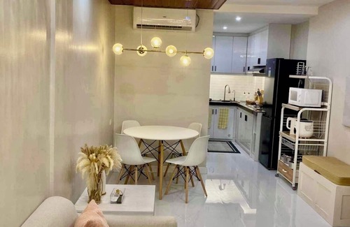 CSJDM House | Charming 2-BR House in San Jose Del Monte w/WiFi, 3 split-type ACs, & Netflix