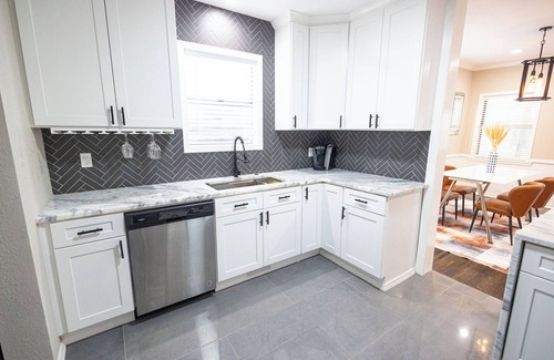 Cherry Street House | Charming 2-bdr house w/bonus room in nice Cherry Street Tulsa area.