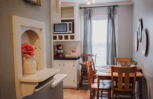 Sayles Blvd. Area House | Charming 2 bed 1 bath, Historic Sayles area, good 4 long stays, spacious,central