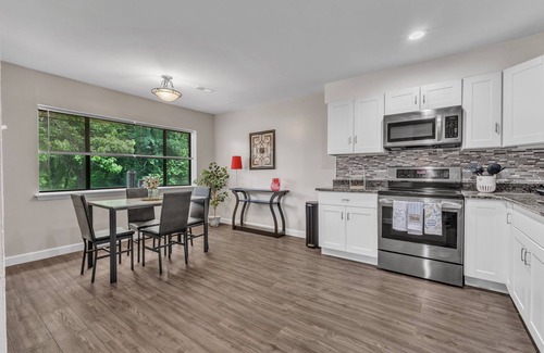 North Raleigh Apartment | Charming 2-bed 2-bath Apartment with WiFi, AC in lovely North Hills, Raleigh