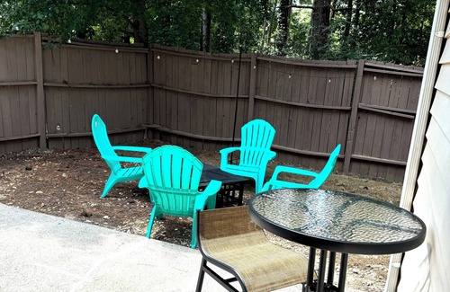 Alpharetta House | Charming 2-bed/2bath in DT Alpharetta with BBQ, Firepit, Foosball, Basketball.