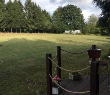 Domfront en Poiraie House | Charming 2-Bed Cabin in Domfront-en-Poiraie