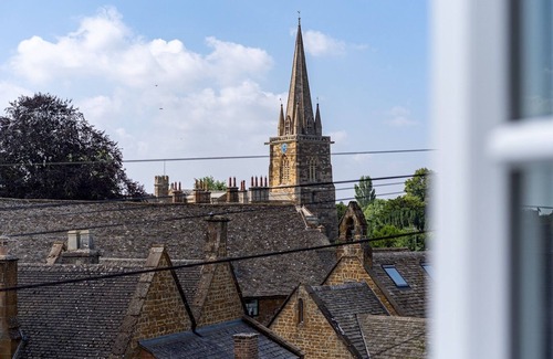 Adderbury House | Charming 2 Bed Cottage in the Heart of Adderbury | Pass the Keys