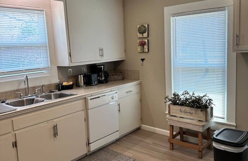 Concord House | Charming 2 bed home - Downtown Concord