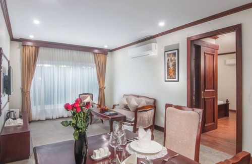 Sangkat Sla Kram Apartment | Charming 2-bedroom with Kitchen, Pool, Fitness room