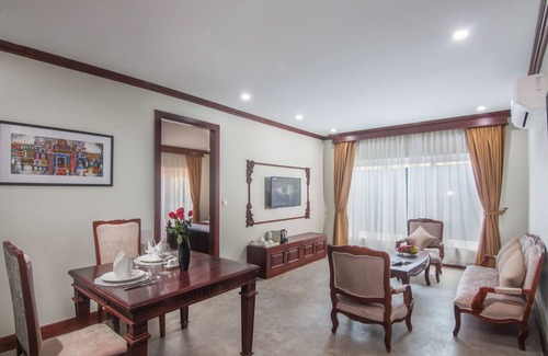Sangkat Sla Kram Apartment | Charming 2-bedroom with Kitchen, Pool, Fitness room