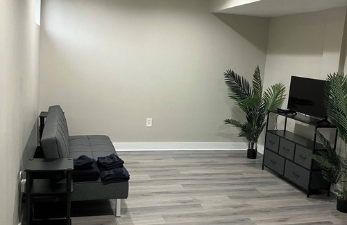 Coral Hills House | Charming 2-bedroom bungalow with WiFi, AC in peaceful Capitol Heights