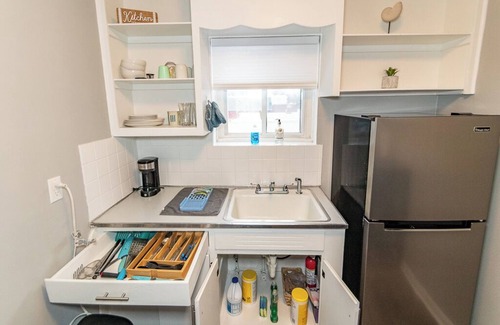 Fairport Harbor Apartment | Charming 2-bedroom Suite with balcony overlooking the Lake in Fairport Harbor