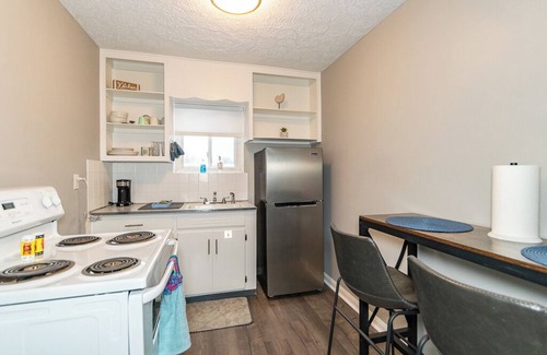 Fairport Harbor Apartment | Charming 2-bedroom Suite with balcony overlooking the Lake in Fairport Harbor