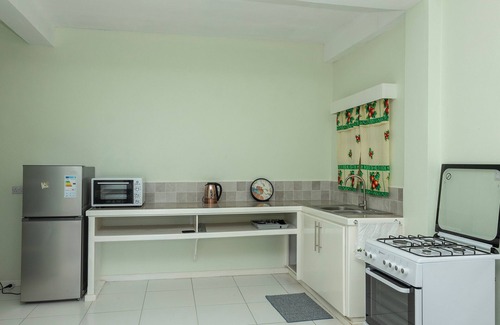 Castries Apartment | Charming 2-bedrm AC apartment overlooking the horizon 15 min from the beach.
