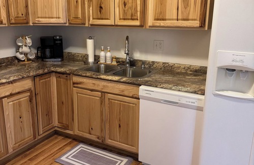 Grand Junction Apartment | Charming 2-bedroom apartment in Grand Junction with WiFi, AC - 30 Day+ Stays!