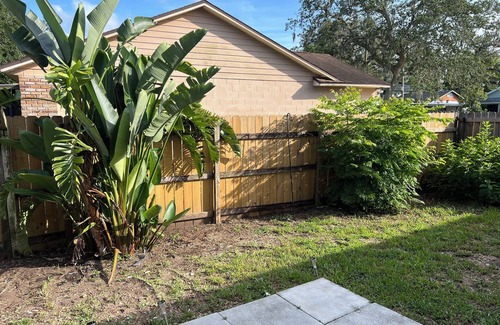 Holly Hill House | Charming 2-bedroom house with WiFi, AC in enchanting Daytona Beach