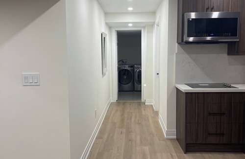 Cambridge Apartment | Charming 2-Bedroom Apartment with Kitchen, Office and Laundry