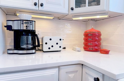 Marblehead Apartment | Charming 2-bedroom apartment in Old Town Marblehead; Near Shopping & Restaurants